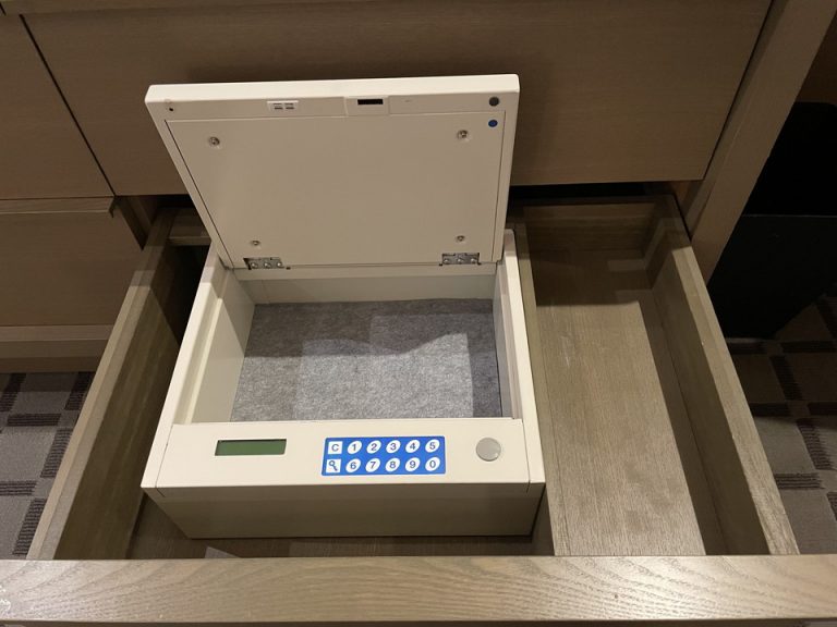 テレビ下棚引き出し内セーフティーボックス・開けた状態