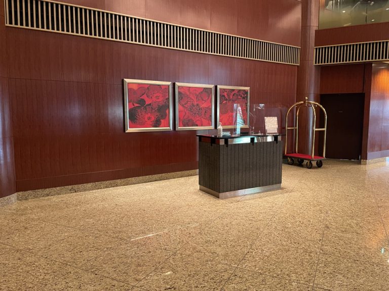 2階ベルデスク付近