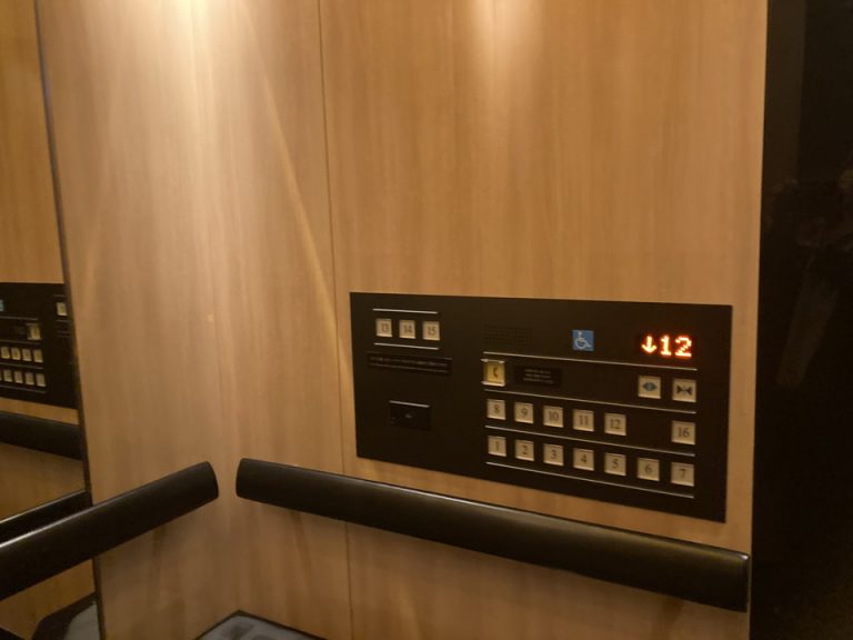 エレベーター階数ボタン(1)