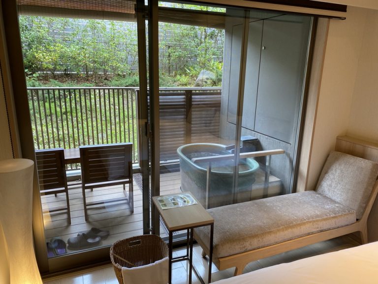 客室窓