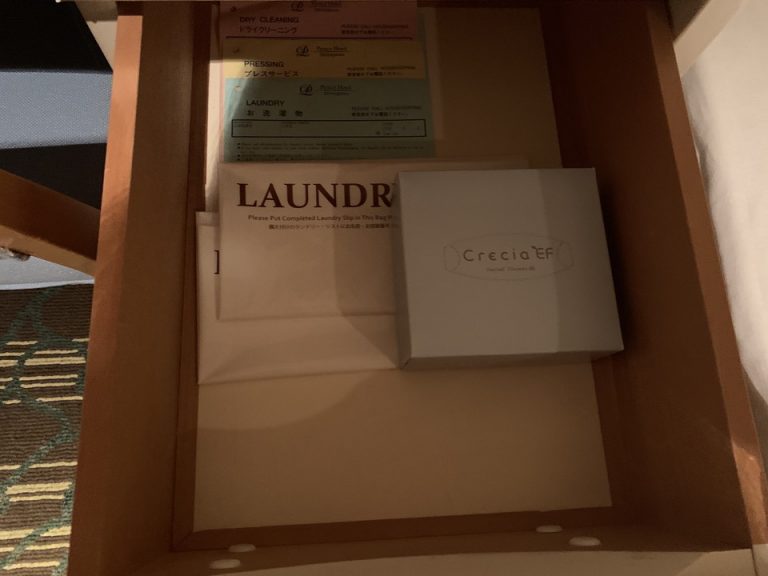 テーブル引き出し内