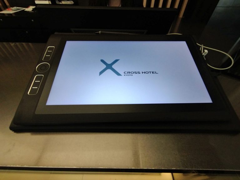 チェックインはタブレットで