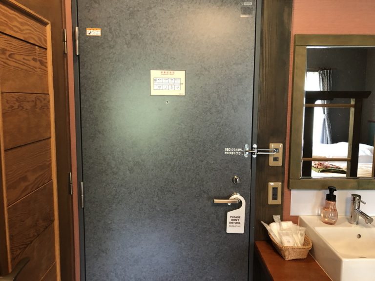 客室入口内観ドア2