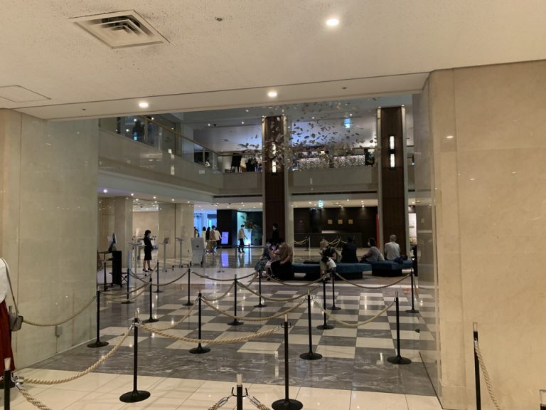 ロビー(チェックインカウンターより)