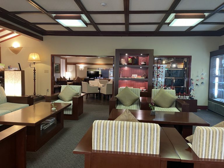 ロビー_ショップ〜ラウンジ