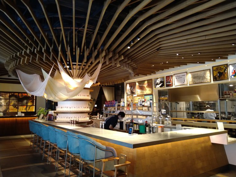 和傘を模した天井