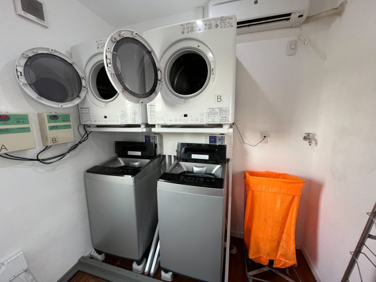 受付コンテナ内ランドリー