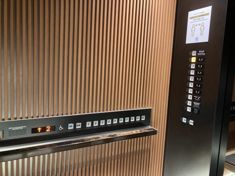 エレベーター内階数ボタン