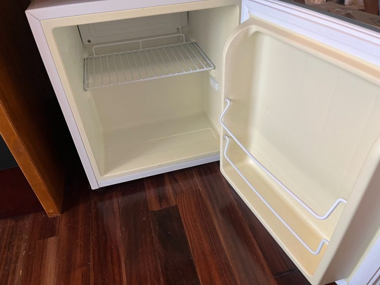 客室内冷蔵庫開