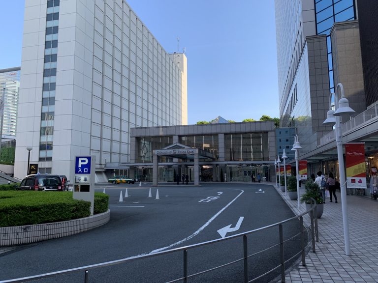 ホテル エントランス