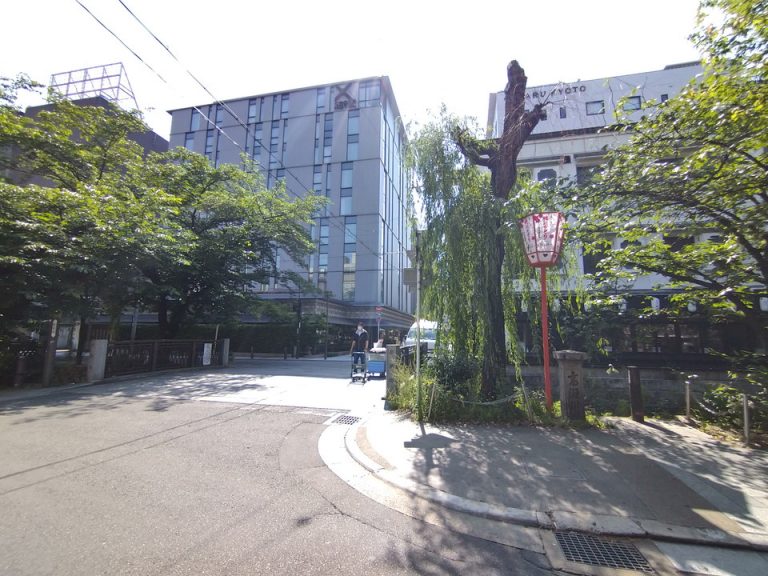 高瀬川からの外観