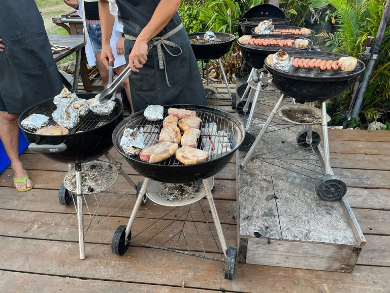 こちらで食事を作っています