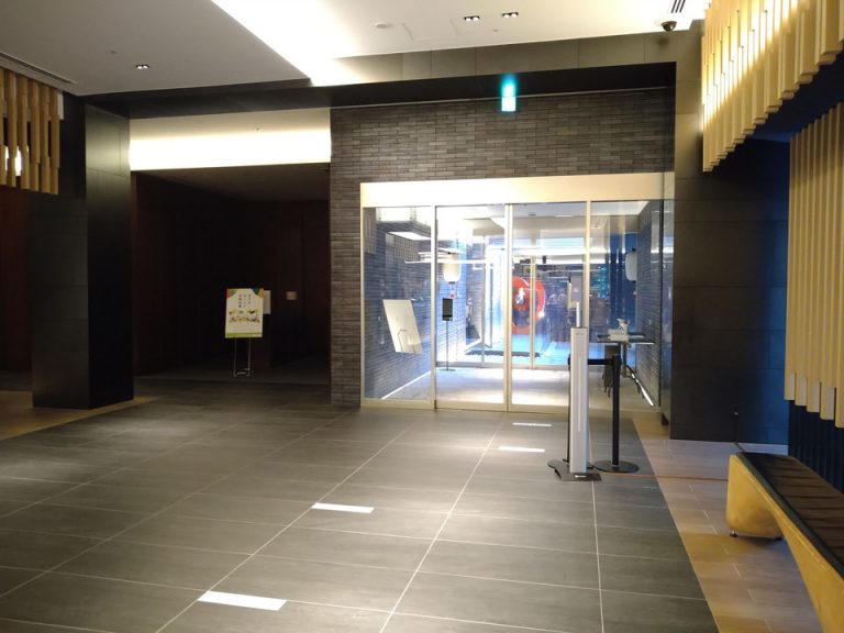 エントランス内観