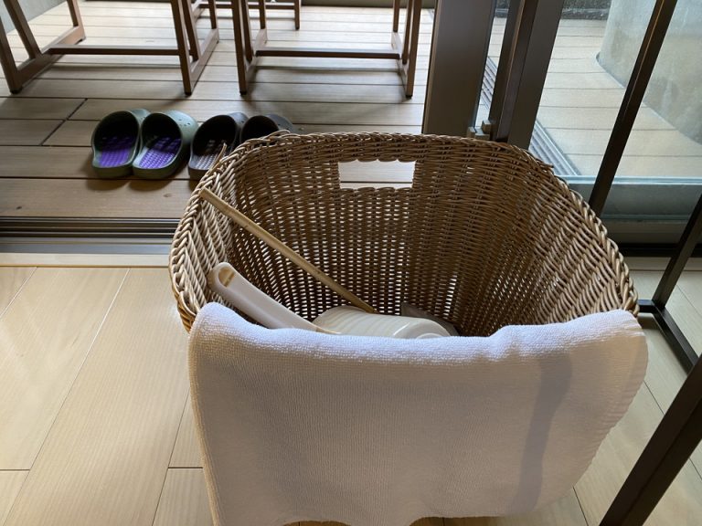 客室露天風呂用桶と網