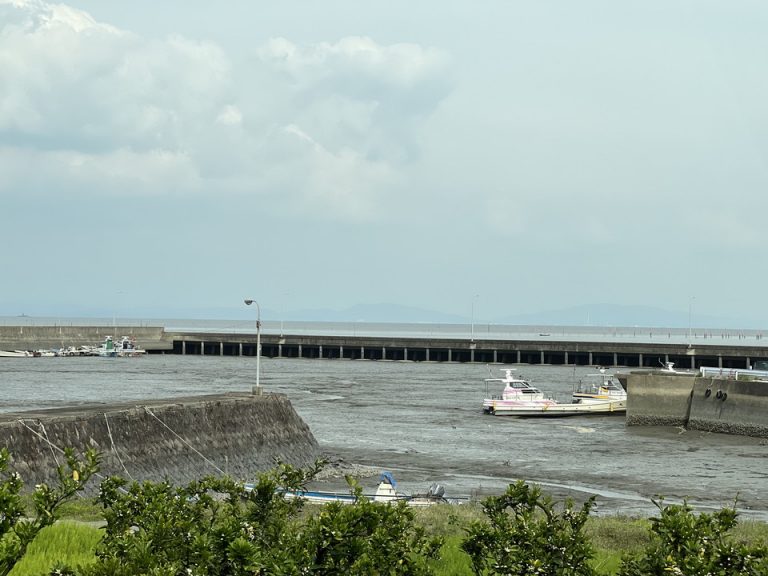 周辺観光地_干潮の港