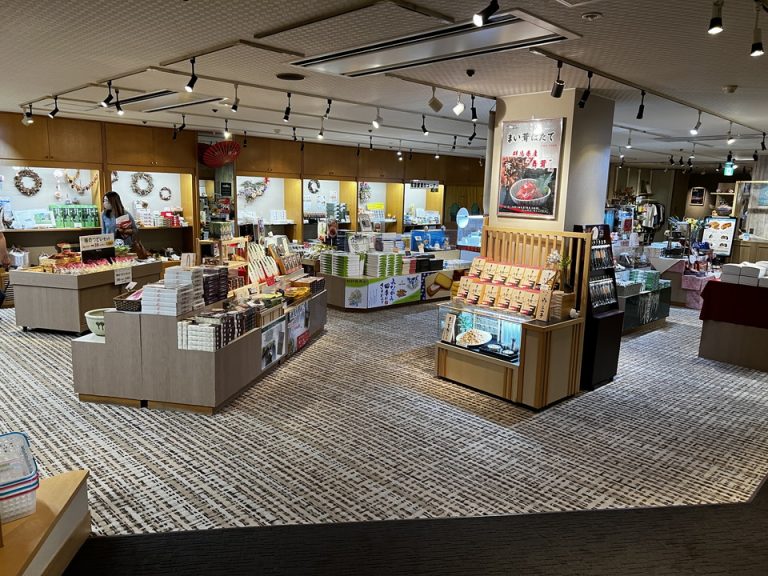 売店奥から全体像