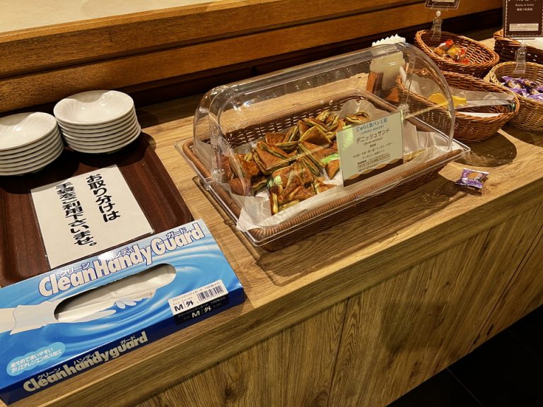 ロビー奥レセプションルーム:軽食