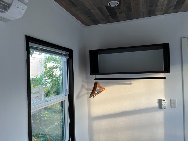 入って左側部屋ハンガー