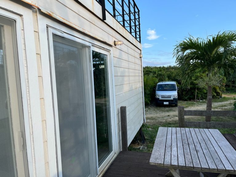 コテージ玄関から見た外