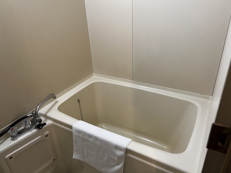 客室風呂内部(2)