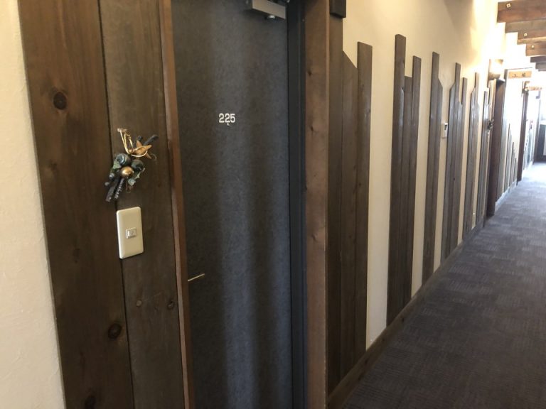 客室入口外観ドア2