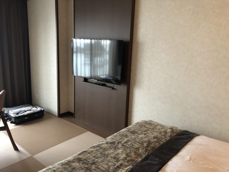 ベッド方向からTV1