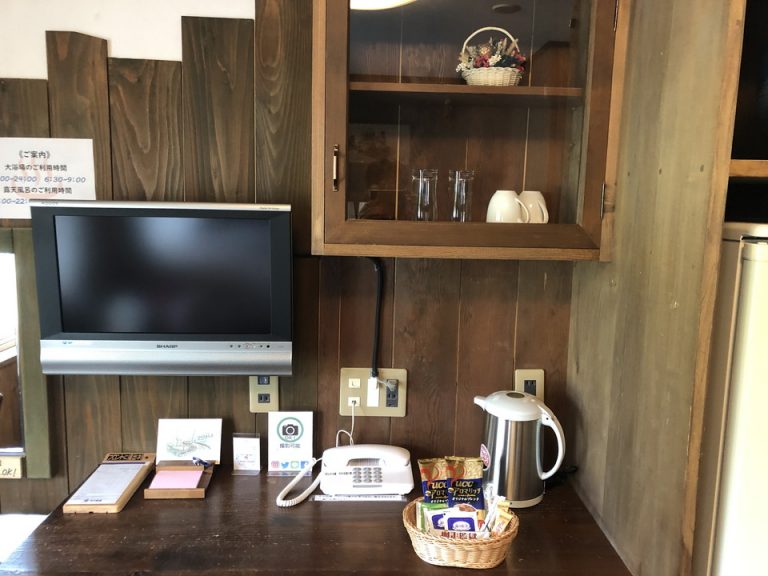 グラスカップTVなど全景1