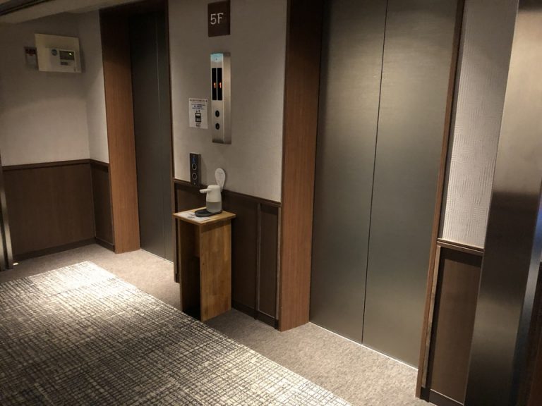 エレベーターホール客室階2