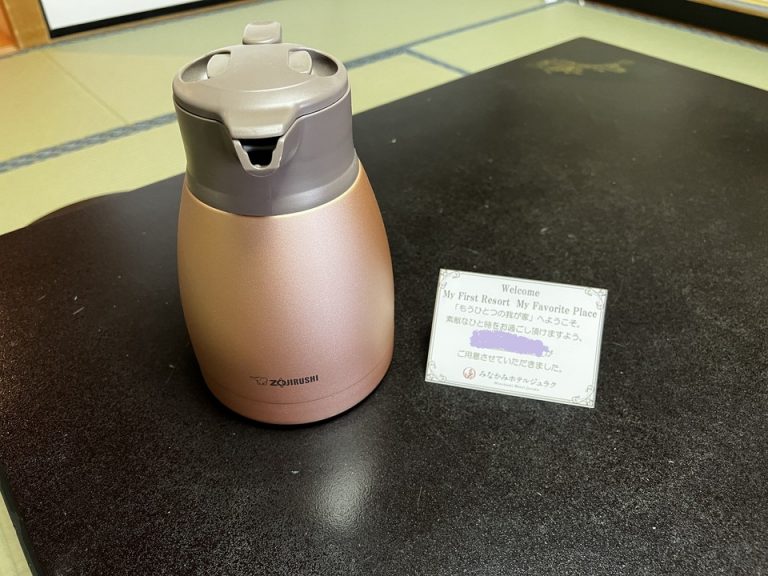 水の入ったポット