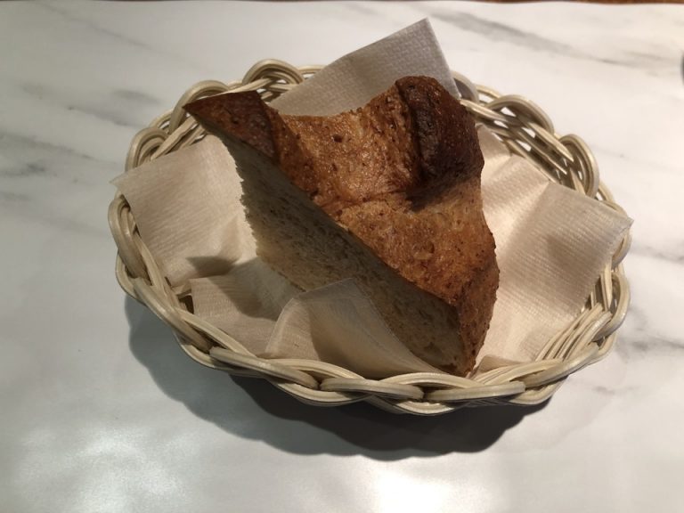 2番目に出てきた自家製パンでおかわり可能2