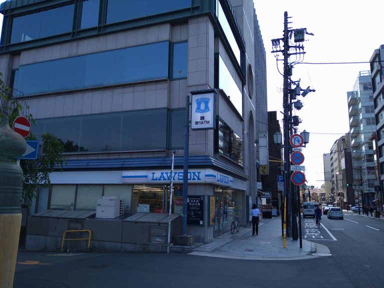 三条大橋のローソン