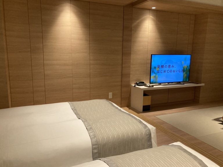 ベッドからみたTV