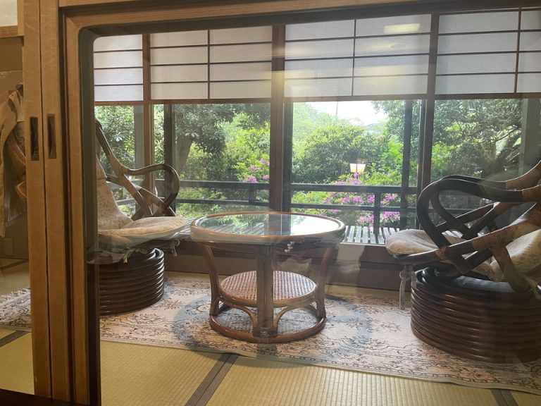 客室からの眺望1(広縁とバルコニー)