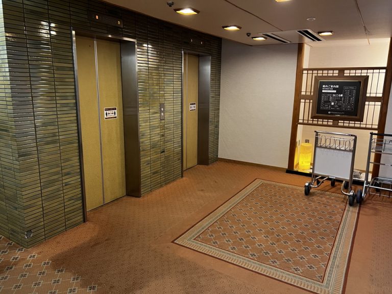 4Fエレベーターホール(1)