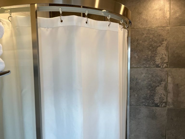 シャワーカーテン閉めたところ