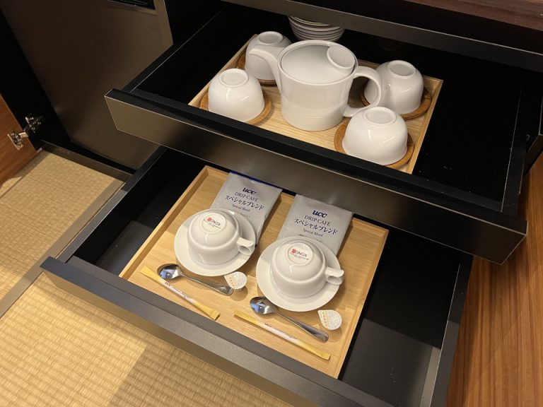 客室_グラスなど