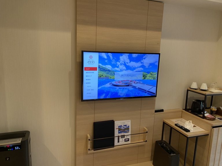 ベッド方向からTV