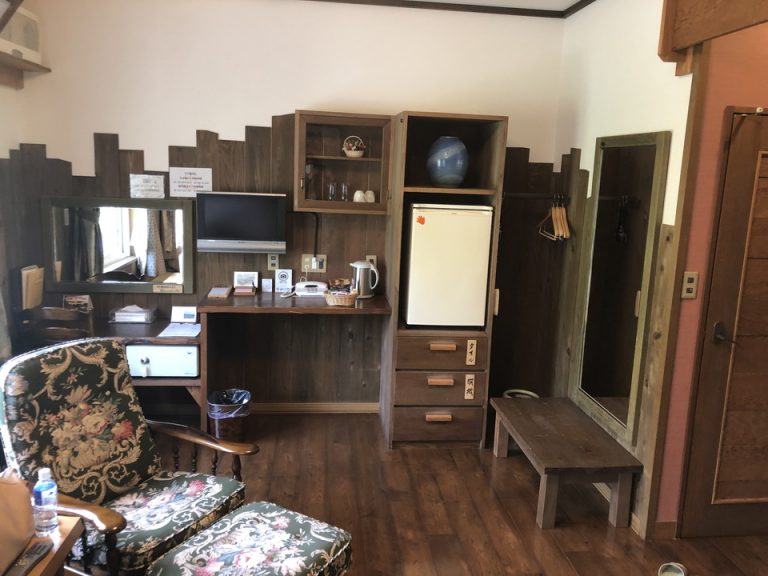 ベッド方向からTV2