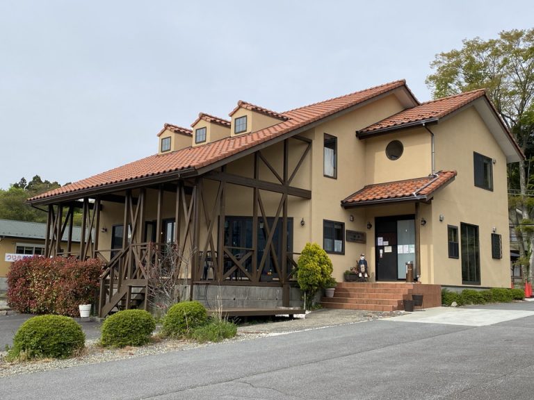 周辺のお店(シチューとカレーの店湖亭)2