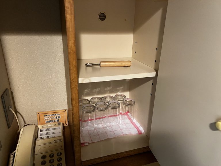 コップ収納開けた状態(1)