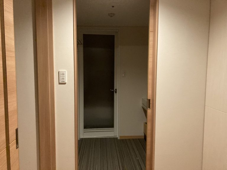 入り口からみた内観