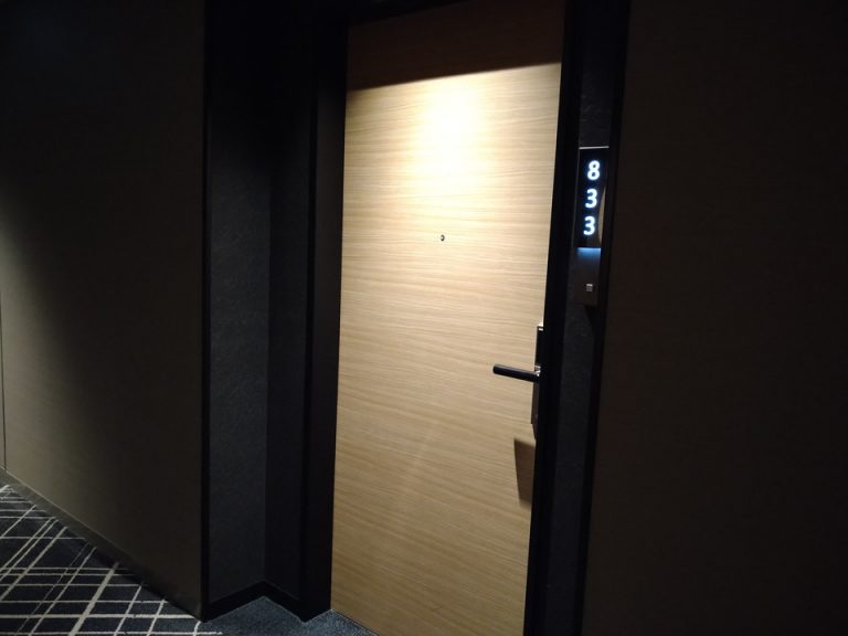 客室入口外観ドア