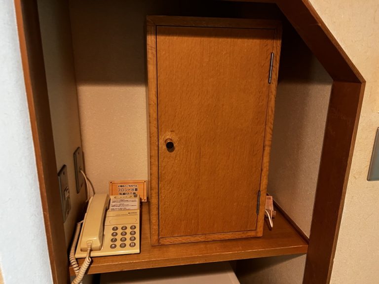 冷蔵庫上にはコップ収納