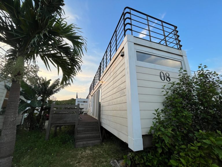 通路からコテージ