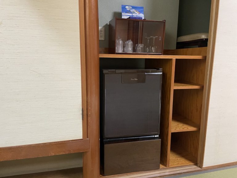 襖(開けた状態)・冷蔵庫