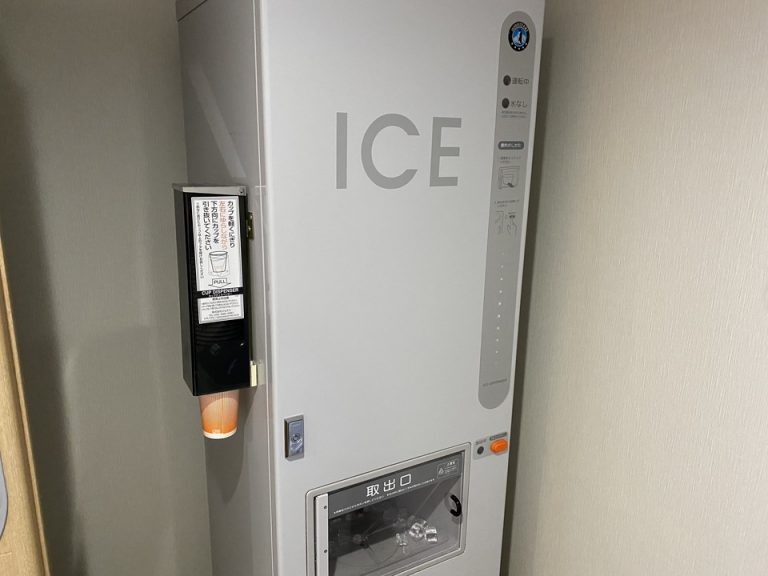 客室階自動販売機横の製氷機