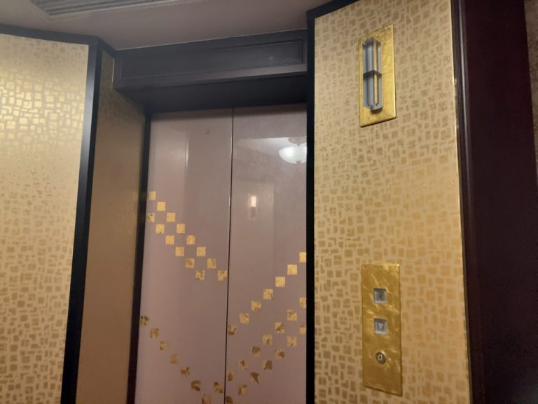 エレベーターフロント階