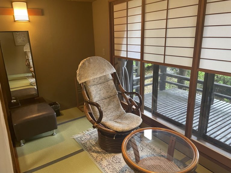 広縁とバルコニー