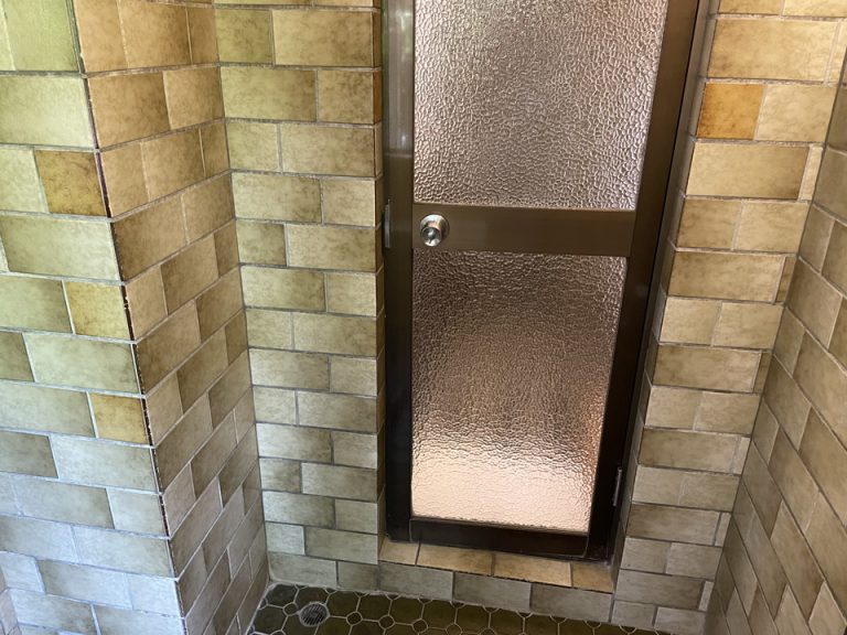 バスルーム全体(浴槽側から撮影)