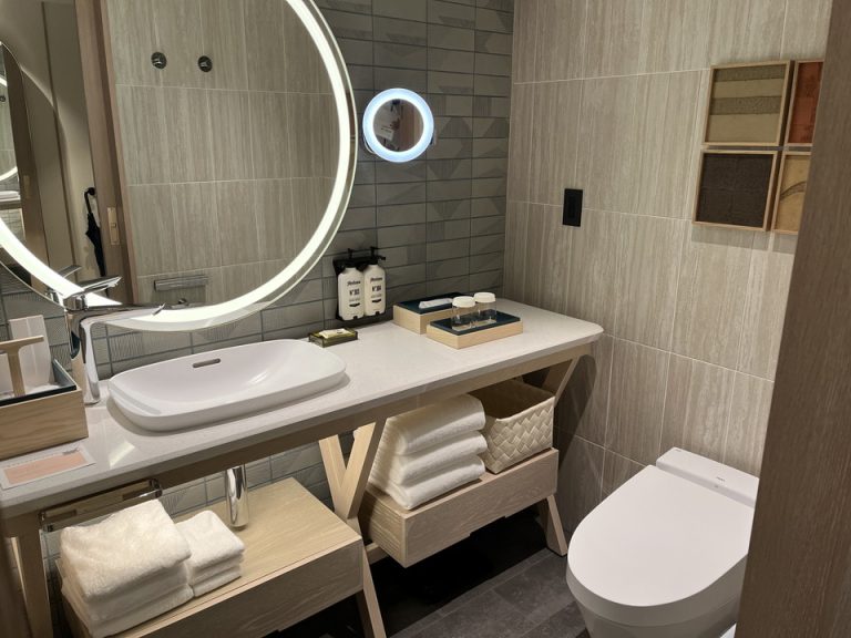 ホワイトベース落ち着いて清潔感がある